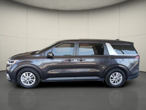 Used 2022 Kia Carnival LX FWD image 4
