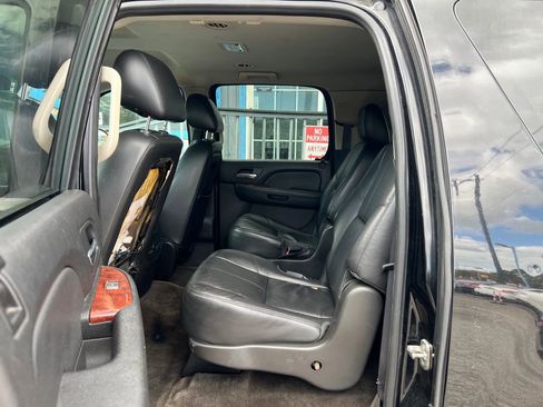 Used 2012 Chevrolet Suburban LT image 11