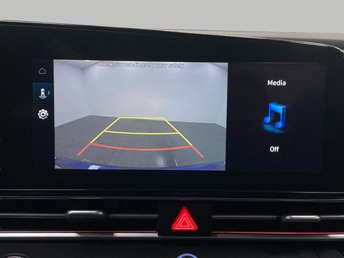 Certified 2025 Hyundai Elantra SEL image 24