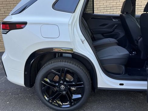 New 2026 Volkswagen Tiguan SE R-Line AWD/4WD image 19