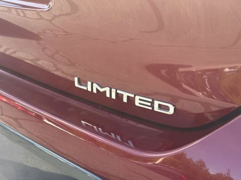 Used 2023 Toyota Highlander Limited FWD image 10