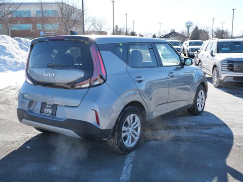 Used 2023 Kia Soul LX image 5