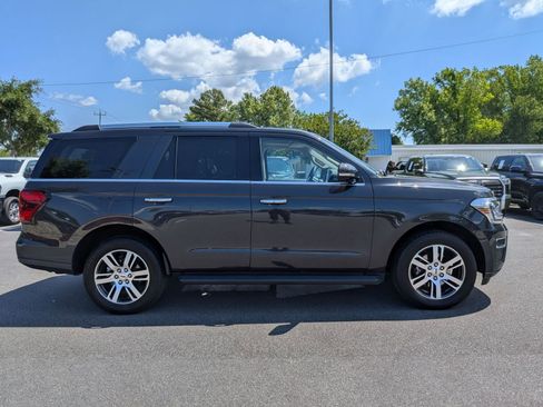 Used 2024 Ford Expedition Limited RWD image 2