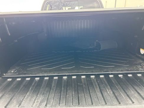 Used 2022 Toyota Tacoma Limited image 9