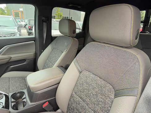 Used 2023 Chevrolet Colorado ZR2 AWD/4WD image 17