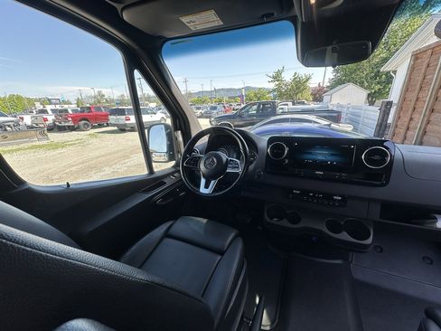 Used 2019 Mercedes-Benz Sprinter 2500 image 25