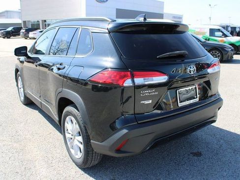 Used 2022 Toyota Corolla Cross LE image 8