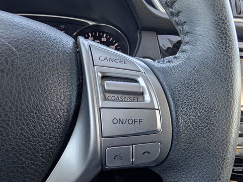 Used 2016 Nissan Rogue SL w/ SL Premium Package image 16