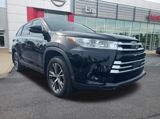 Used 2019 Toyota Highlander LE AWD/4WD video 2