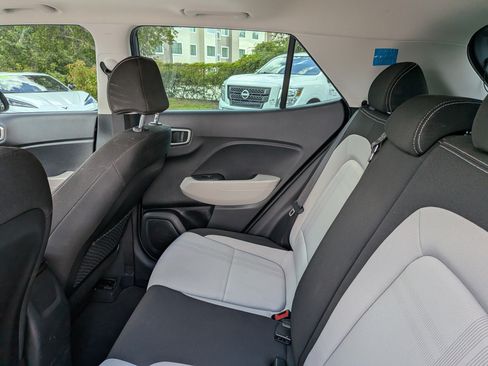 Used 2023 Hyundai Venue SEL FWD image 14