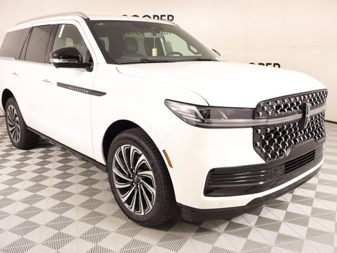 New 2026 Lincoln Navigator Black Label AWD/4WD image 1