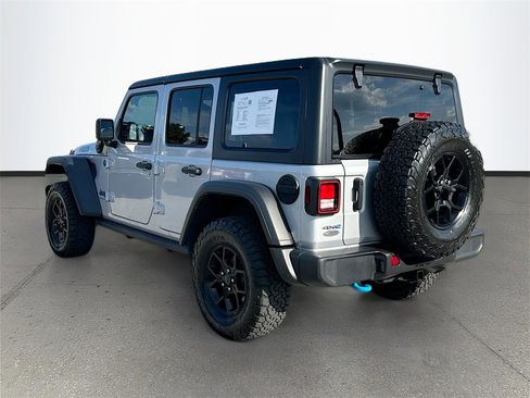 Used 2024 Jeep Wrangler Unlimited image 5