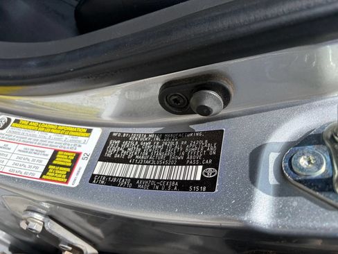 Used 2020 Toyota Camry SE w/ Sunroof Package FWD image 15
