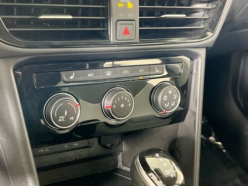 Used 2023 Volkswagen Taos SE image 15