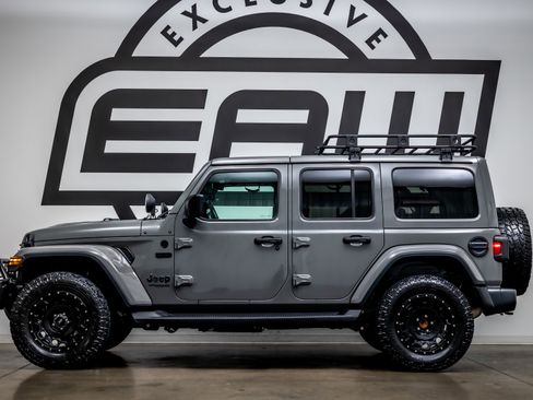 Used 2019 Jeep Wrangler Unlimited Sahara image 5