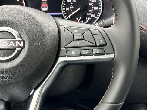 Used 2025 Nissan Sentra SR FWD image 9