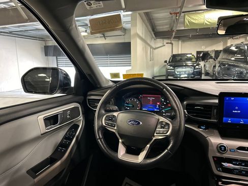 Used 2022 Ford Explorer XLT w/ Equipment Group 202A AWD/4WD image 26