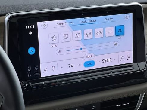 Used 2025 Volkswagen Atlas SE image 19