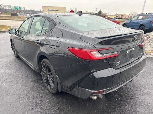 Used 2025 Toyota Camry SE image 5