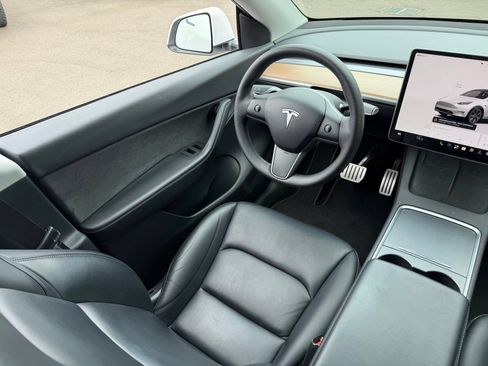 Used 2022 Tesla Model Y Performance AWD/4WD image 6