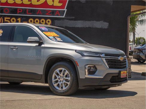 Used 2023 Chevrolet Traverse LS image 5