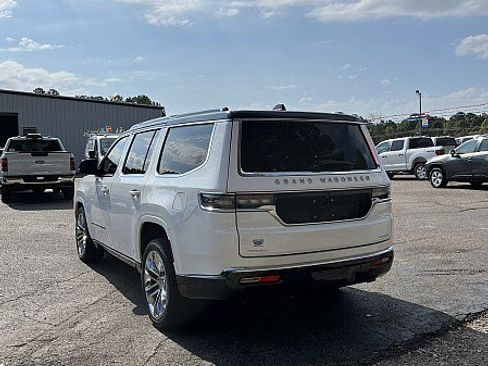 Used 2023 Jeep Grand Wagoneer Series II AWD/4WD image 5