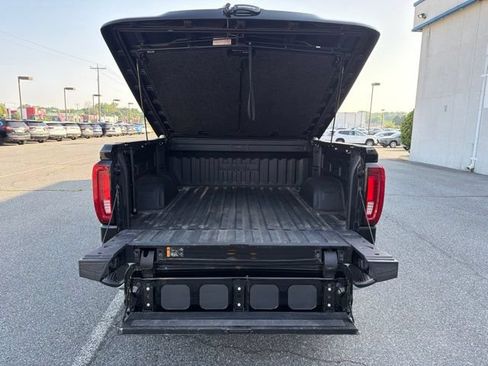Used 2023 GMC Sierra 1500 SLT w/ SLT Premium Package AWD/4WD image 11