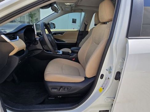 Used 2023 Toyota RAV4 XLE w/ Convenience Package FWD image 13