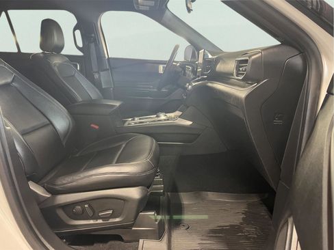 Used 2020 Ford Explorer XLT w/ Equipment Group 202A AWD/4WD image 10