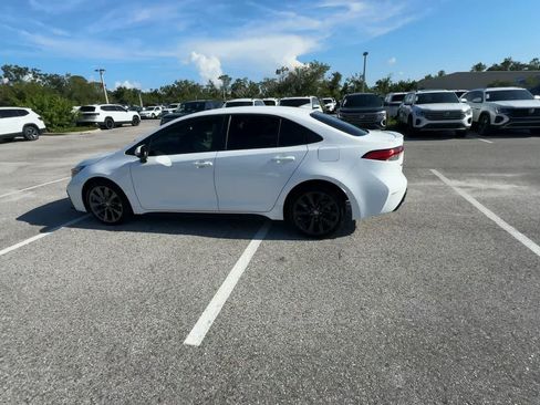 Used 2023 Toyota Corolla SE FWD image 5