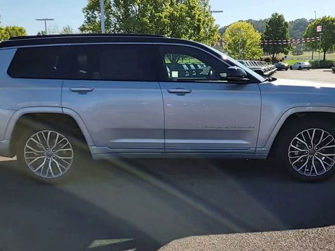 New 2026 Jeep Grand Cherokee L Summit w/ Advanced Protech Group IV AWD/4WD image 9