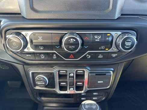 Used 2023 Jeep Wrangler Sport S image 19