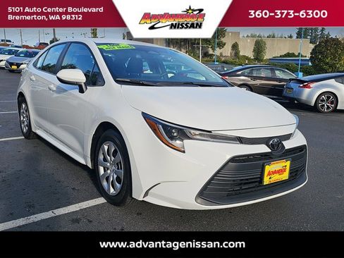 Used 2024 Toyota Corolla LE image 7