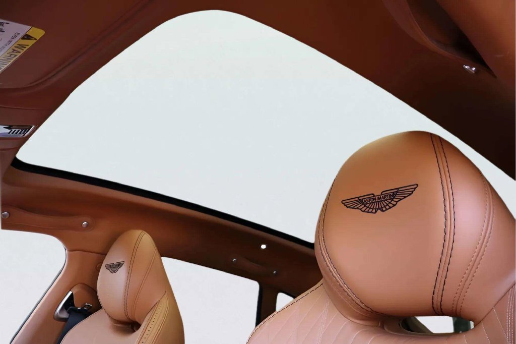 Used 2022 Aston Martin DBX AWD/4WD image 13