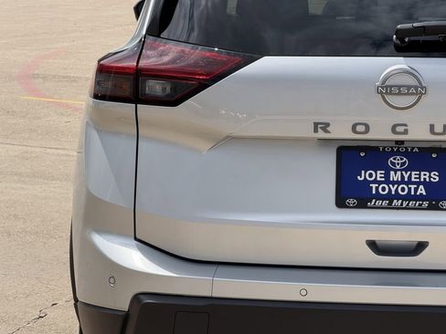 Used 2025 Nissan Rogue SV AWD/4WD image 10