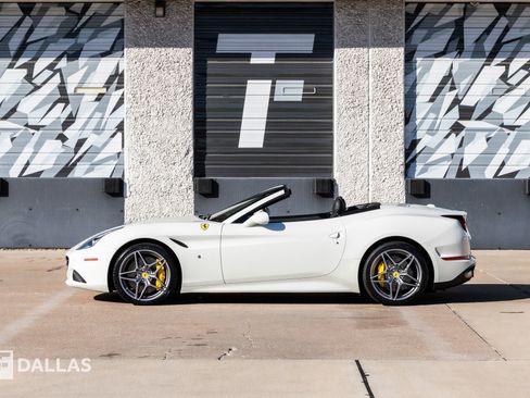 Used 2015 Ferrari California T image 7