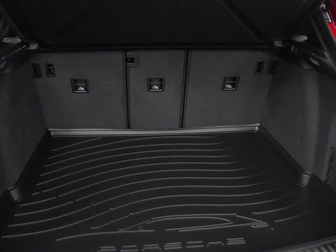 Used 2025 Porsche Macan image 13