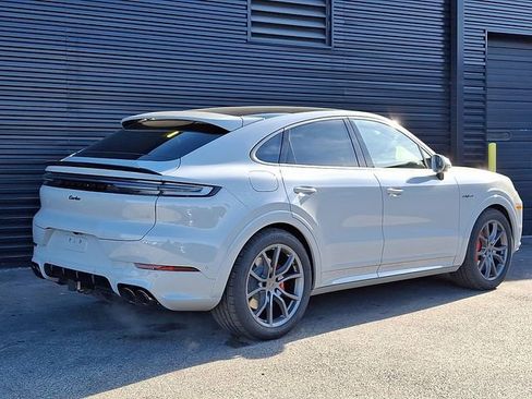 New 2026 Porsche Cayenne Turbo AWD/4WD image 7