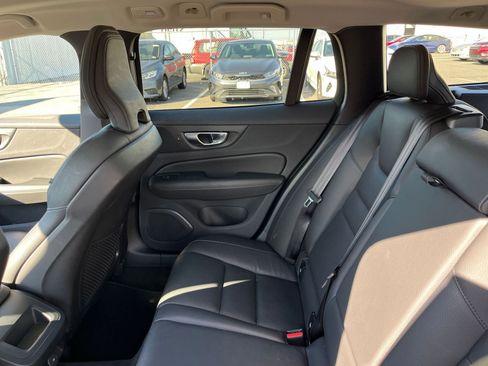 Used 2025 Volvo V60 B5 Cross Country Plus image 39