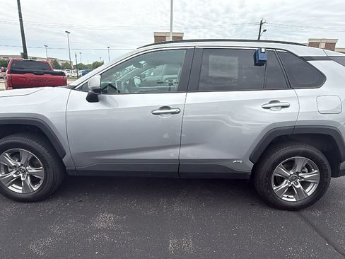 Used 2025 Toyota RAV4 XLE AWD/4WD image 4