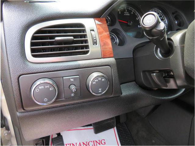 Used 2007 Chevrolet Suburban LTZ w/ LTZ Preferred Equipment Group AWD/4WD image 12