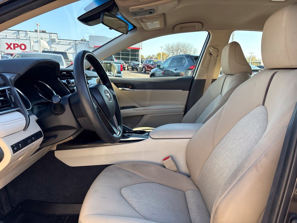 Used 2018 Toyota Camry LE FWD image 5