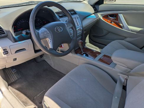 Used 2011 Toyota Camry XLE w/ SE/XLE Extra-Value Pkg image 22