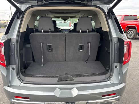 Used 2023 GMC Acadia Denali w/ Denali Technology Package FWD image 19