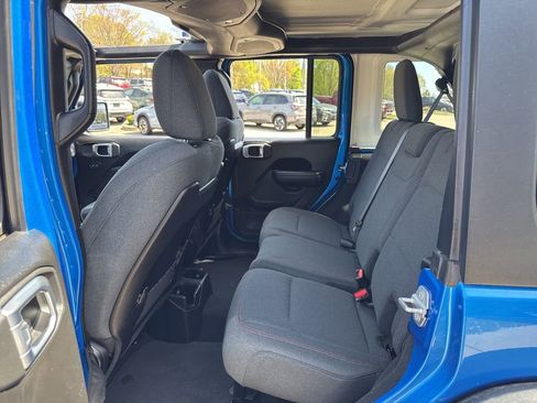 Used 2025 Jeep Wrangler Unlimited Rubicon AWD/4WD image 42