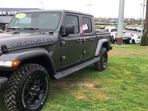 Used 2025 Jeep Gladiator Sport AWD/4WD image 4
