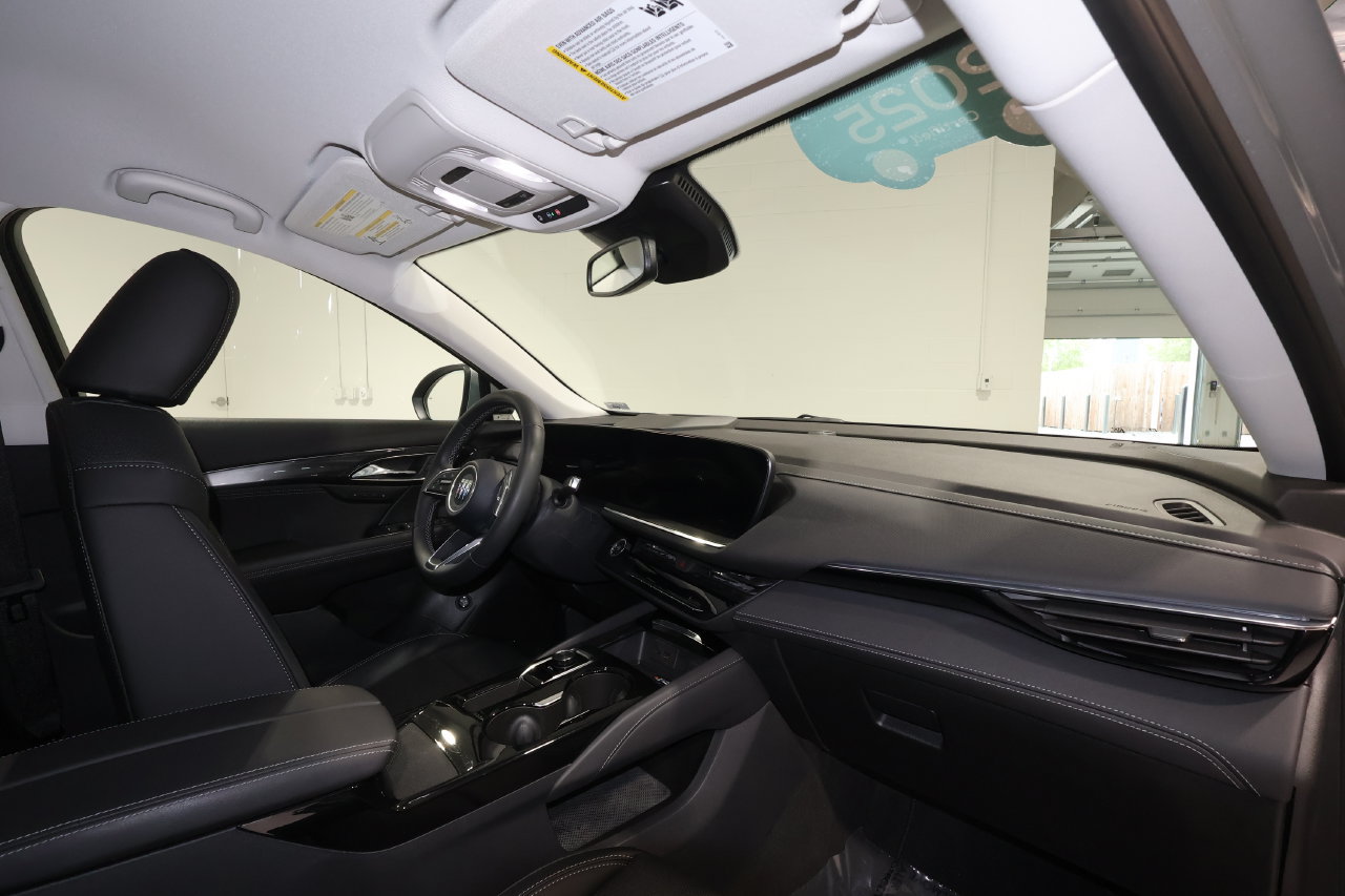 Certified 2025 Buick Envision Preferred AWD/4WD image 28
