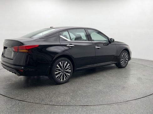 Used 2025 Nissan Altima 2.5 SV FWD image 9