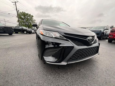 Used 2020 Toyota Camry SE FWD image 9