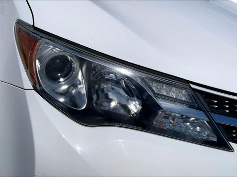 Used 2015 Toyota RAV4 LE AWD/4WD image 27
